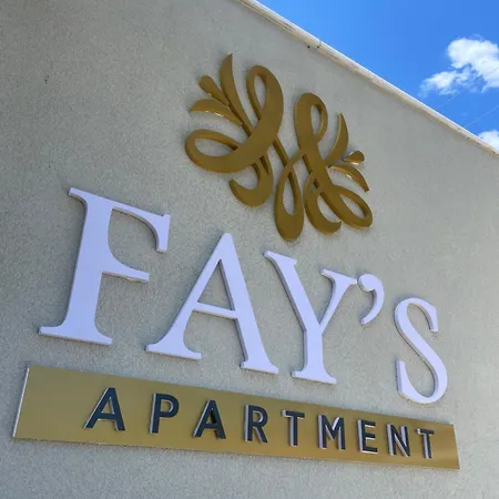 Apartament Fay's *